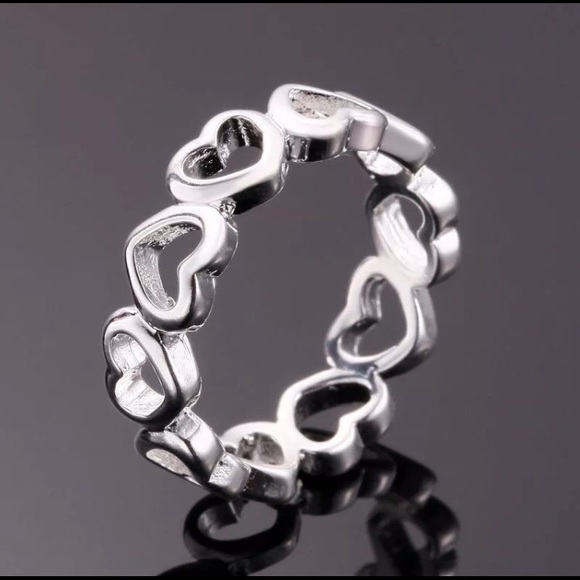 925 Silver filled Hearts Ring - Picture 2 of 3